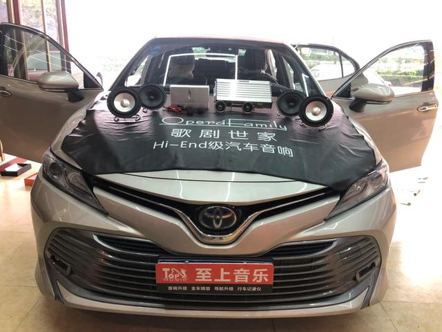 与众不同的丰田凯美瑞装上F77后，宏亮的音乐响彻了整个车厢！